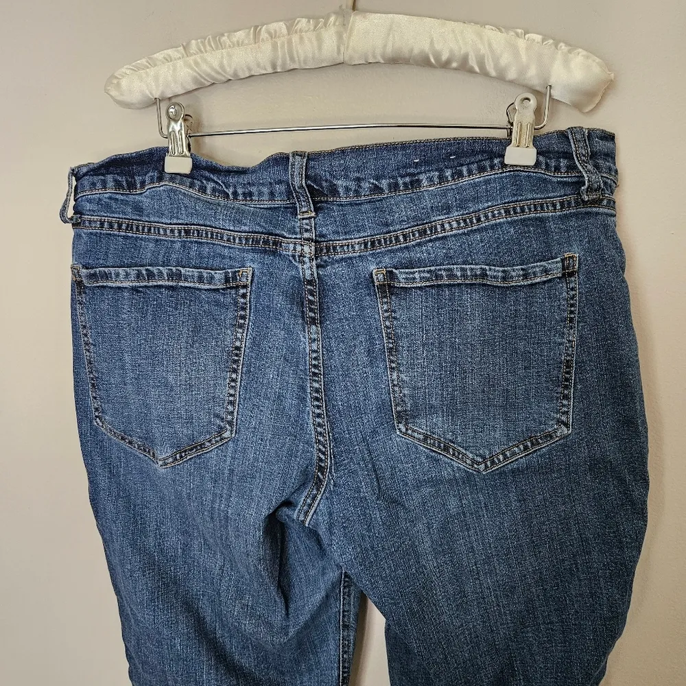 Old Navy Blue Jeans Boyfriend Comfy Straight Cropped Casual Neutral Classic - Image 6