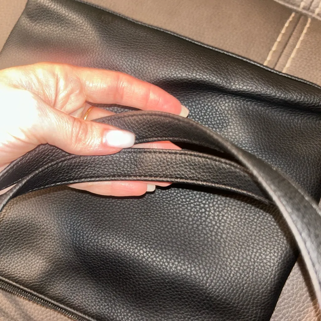 Rosetti Black Leather crossbody/Shoulder Bag with Adjustable Strap - Image 4