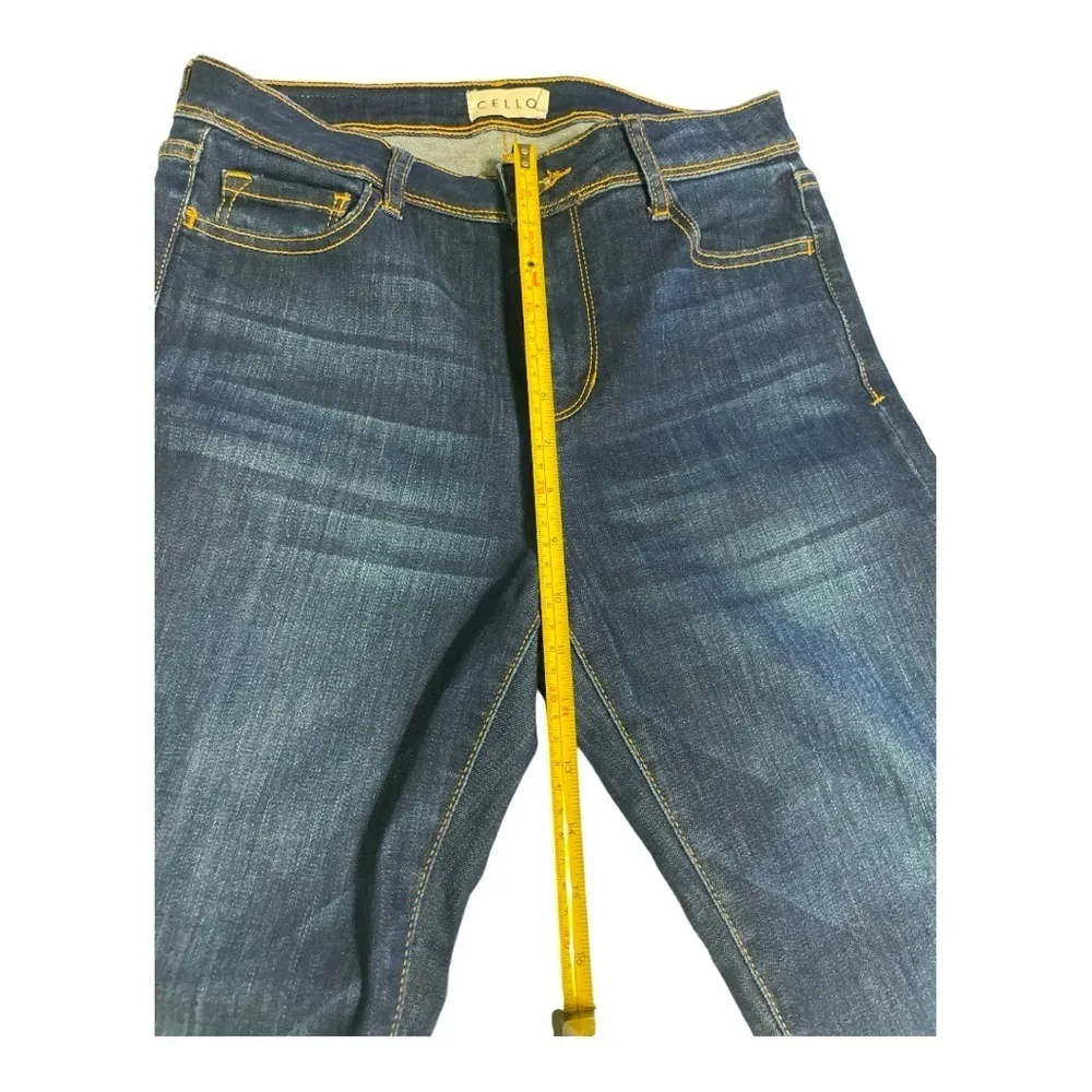 MS. CELLO PLUS
SIZE MID-RISE
FRAYED HEM CROP
SKINNY DENIM Size 7 - Image 10