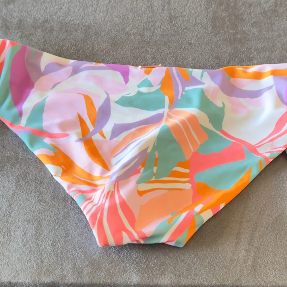 NWOT Raisins Junior’s Sweet Tropical Print Side Tie Swim Bottoms Medium - Image 4