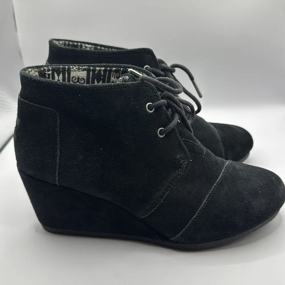 TOMS Women's Black Suede Desert Wedges Size 7 - Image 12