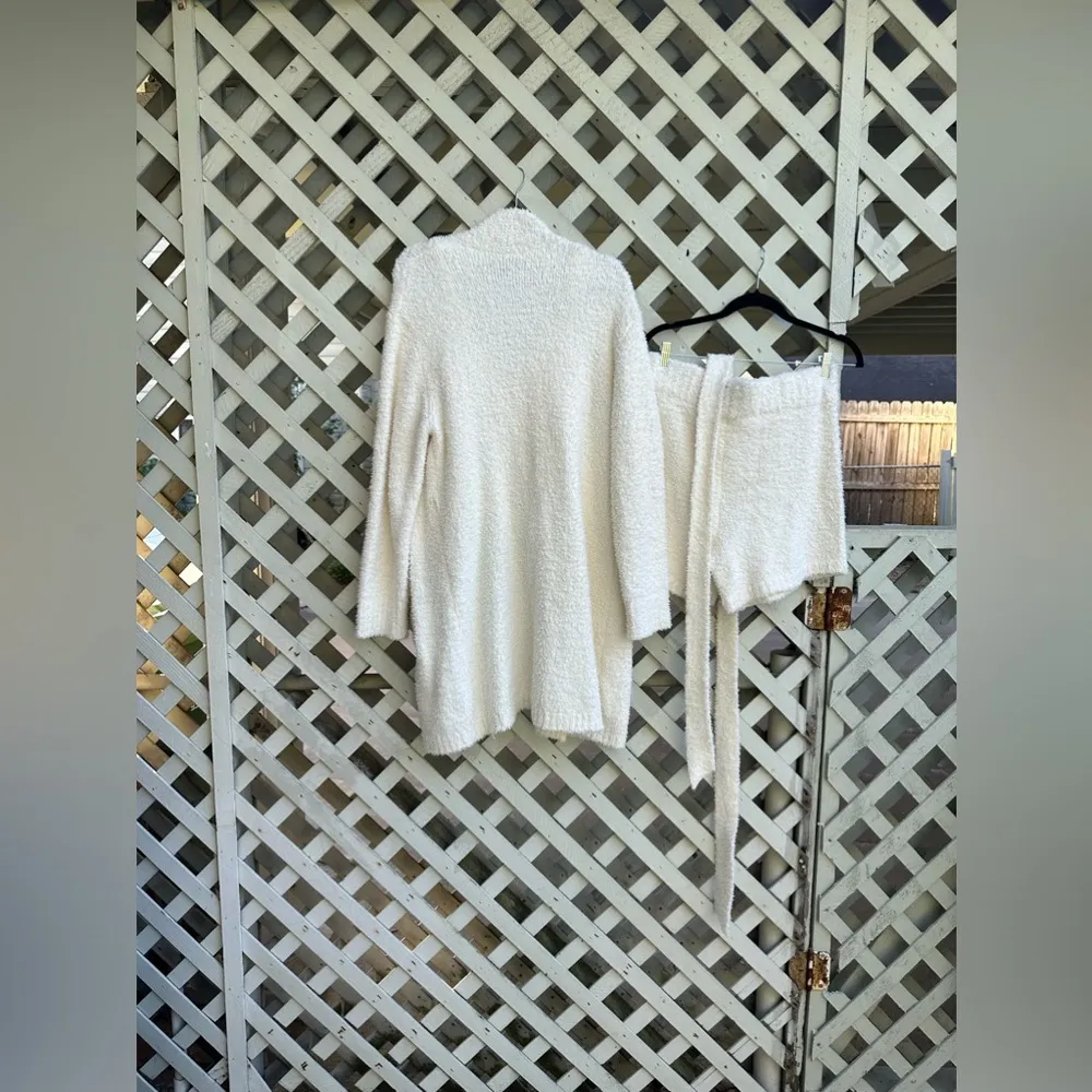 Skims 3 piece fuzzy lounge set - Image 2