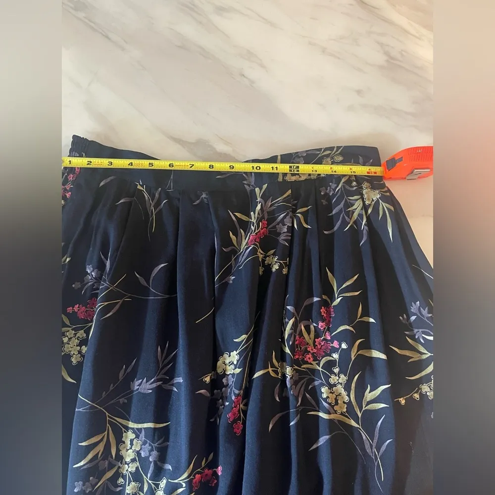 Sag Harbor Black Floral Midi Skirt Size Large Elastic Waist Pleated Rayon Blue - Image 4