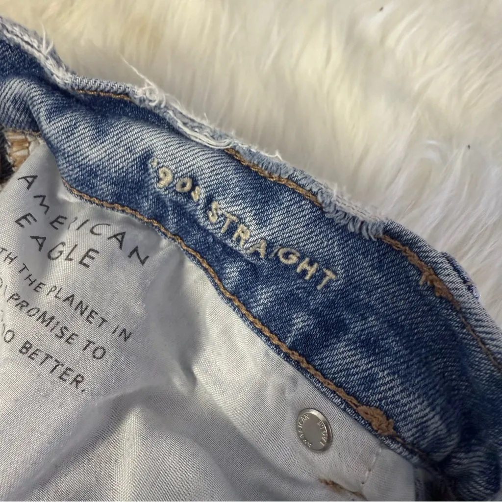 American Eagle 90s Straight Jeans Light Wash Distressed Size 12 - Image 4