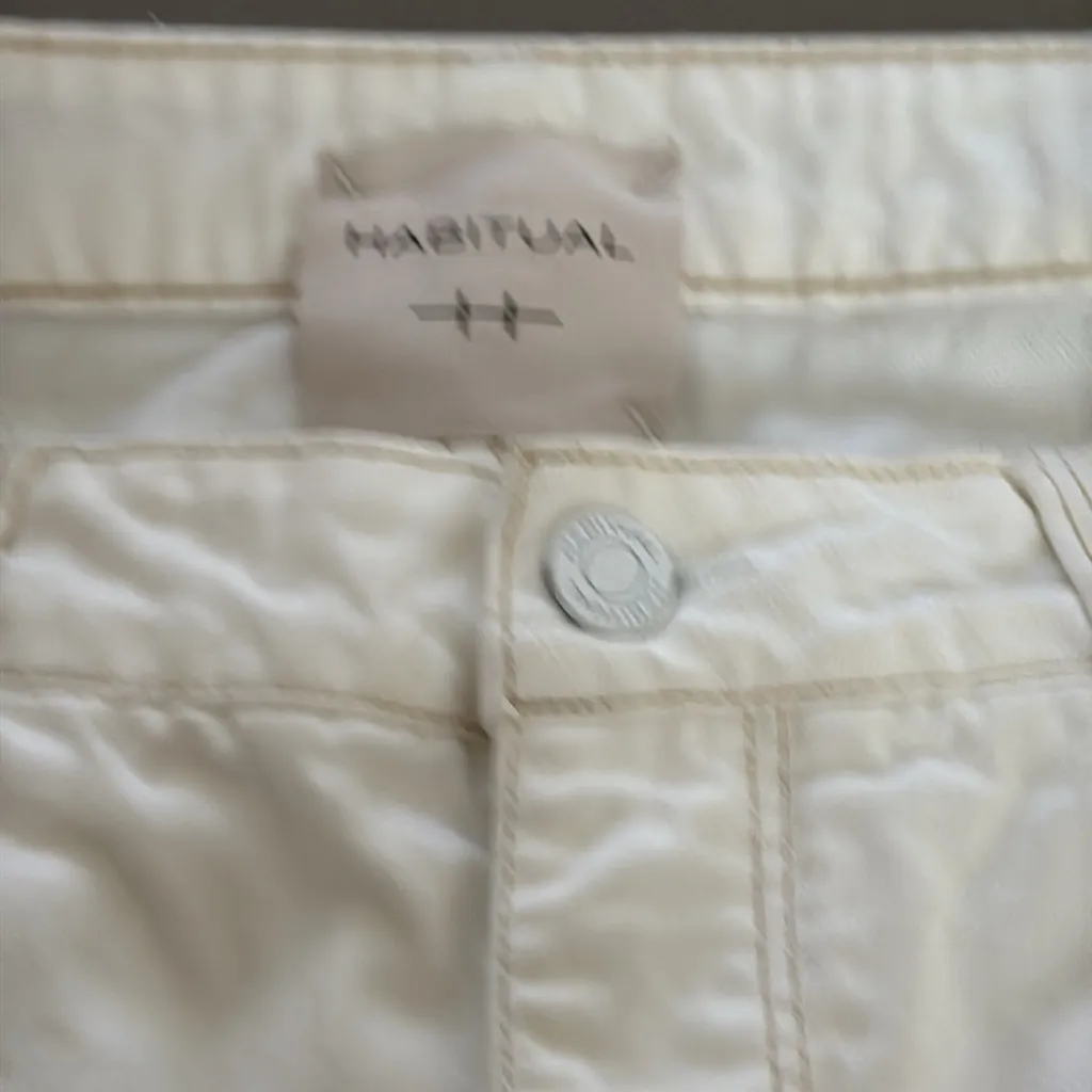Habitual White Corinna White Pleated Raw‎ Hem Denim Mini Skirt Size Medium - Image 4
