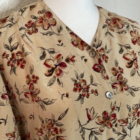 Real‎ Clothes by Saks Fifth Avenue floral Silk blouse. Size M - Image 2