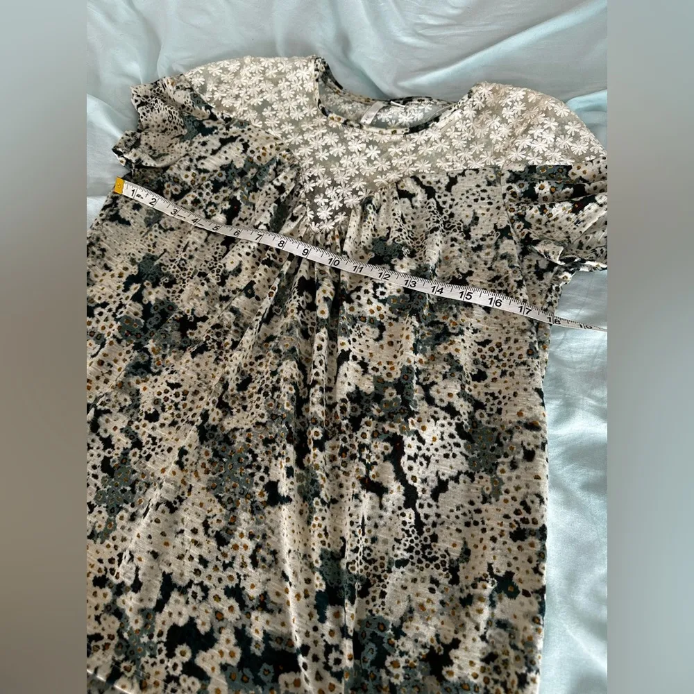 LC Lauren Conrad Top with Daisy White Lace Yoke. Mini Floral Print. Soft, Flowy. - Image 4