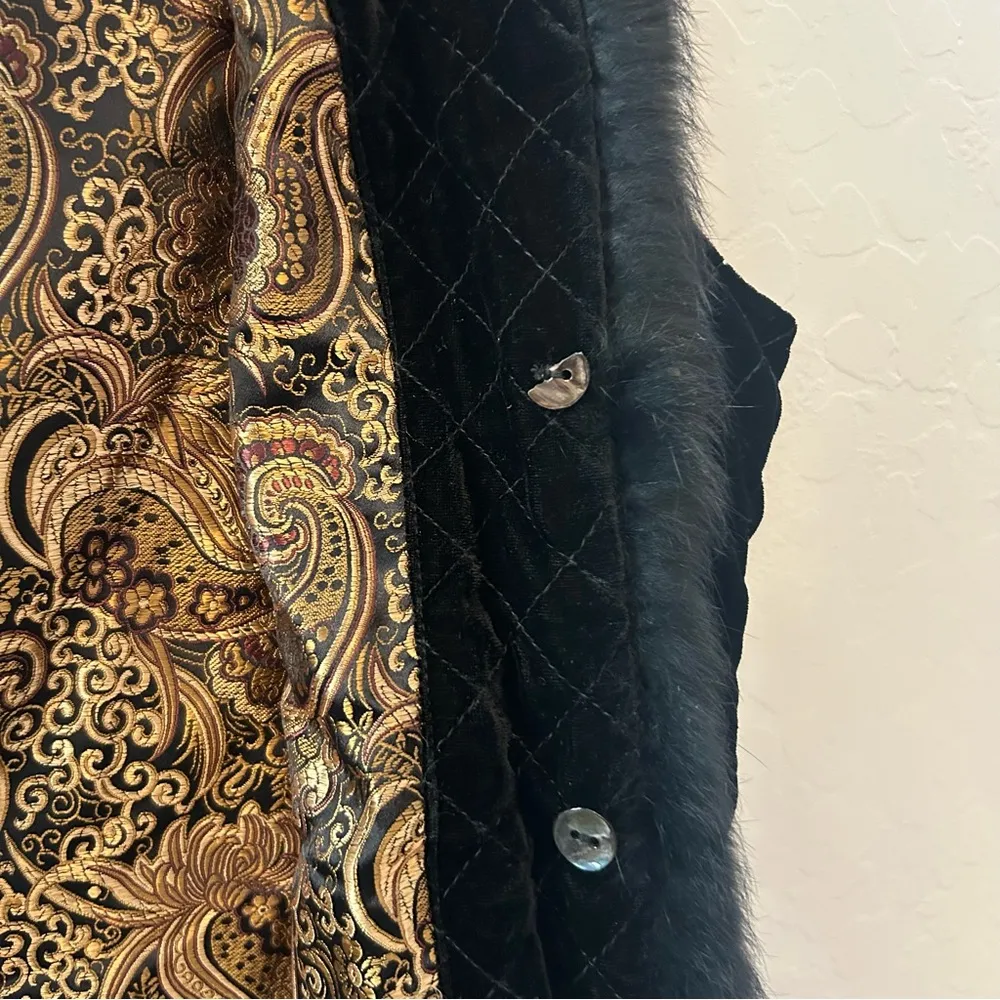 Chico's black quilted velvet paisley lined vest with rabbit fur size 2 large - Image 8