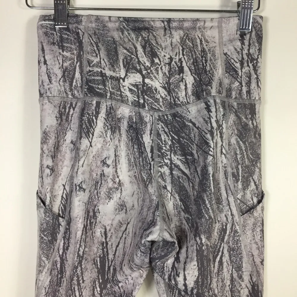 P’tula Printed Cropped Leggings w/ pockets  Sz M - Image 13