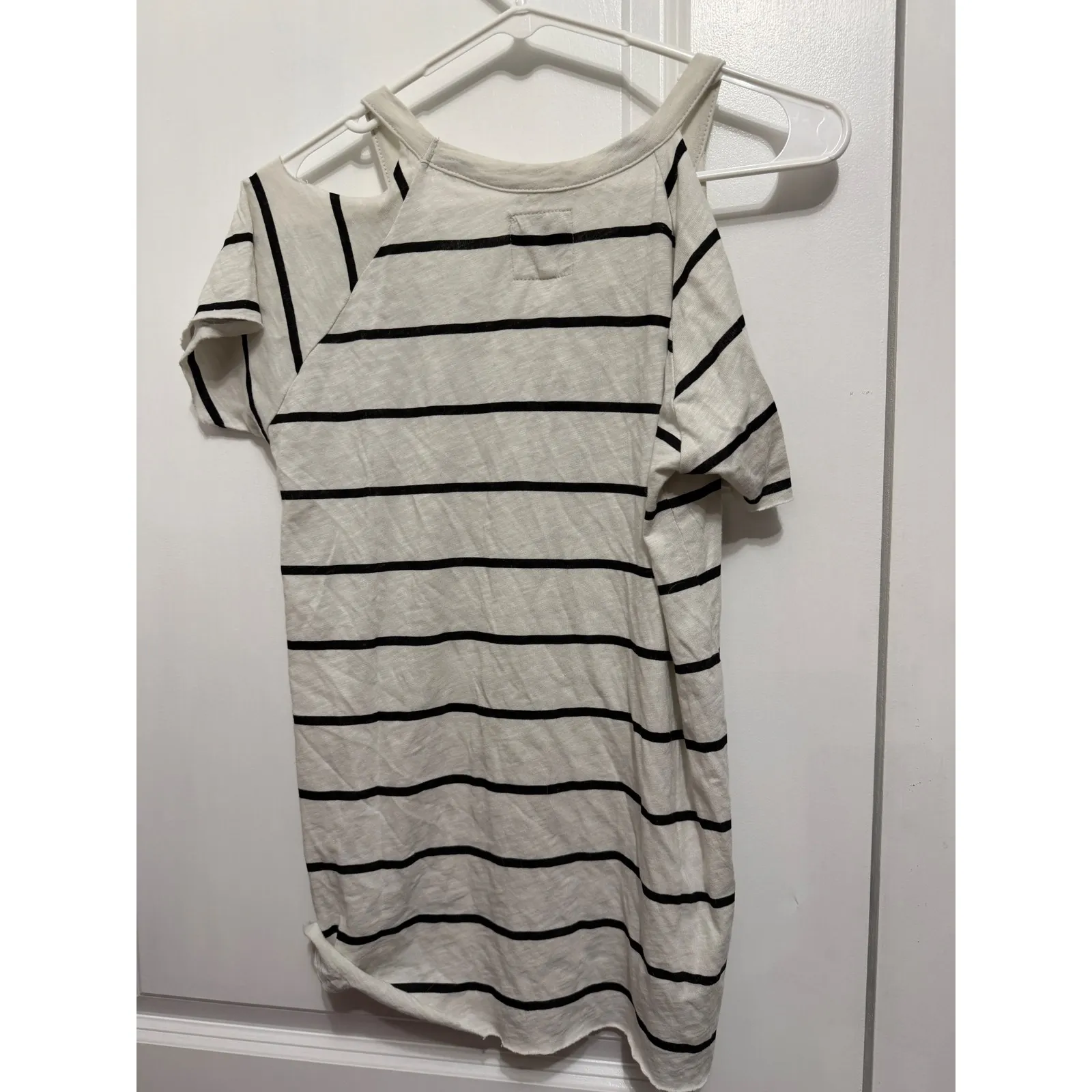 CHASER Women's Striped Cold Shoulder Tee Shirt Top Size Small - Image 3
