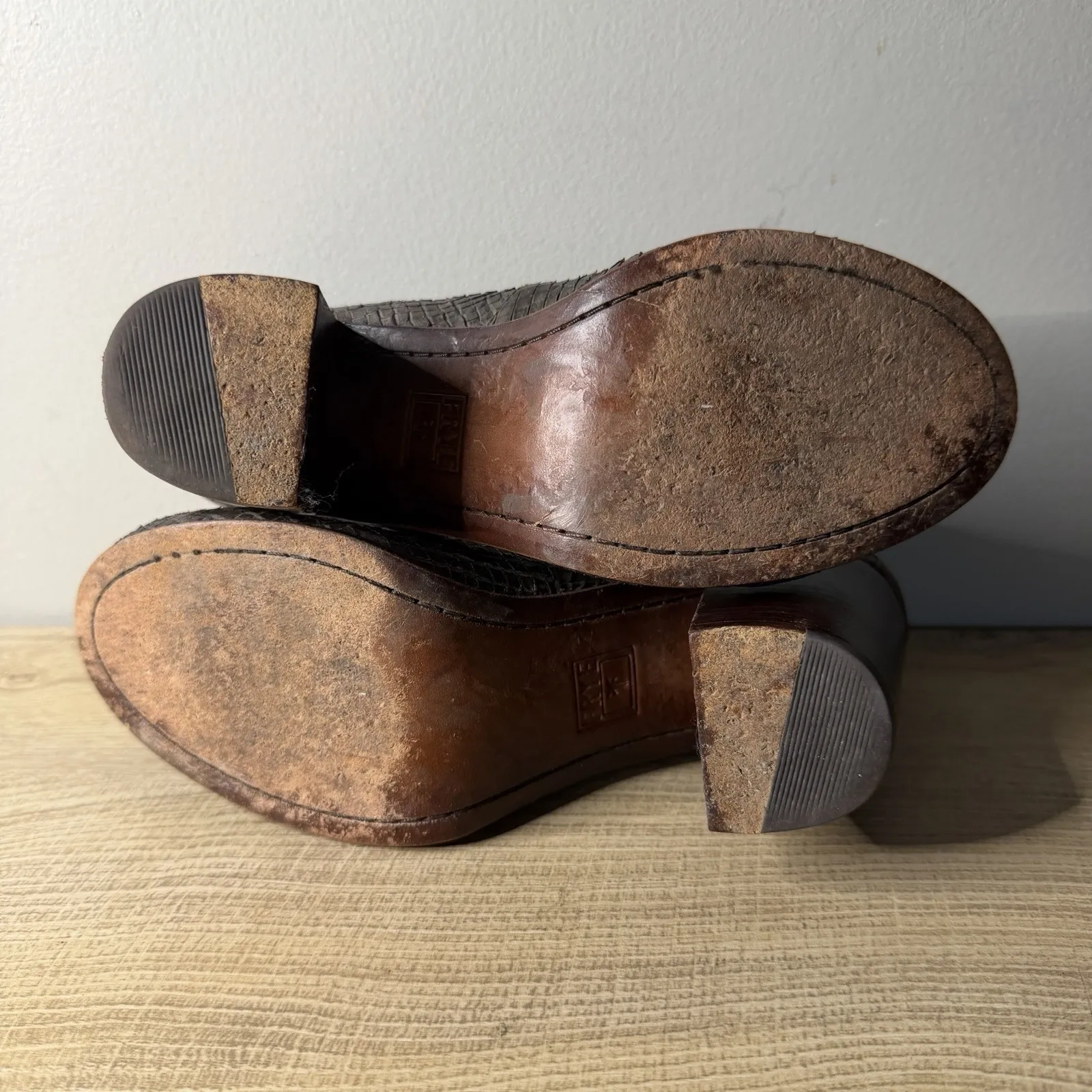 Frye Carson Heels Womens 7M Brown Distressed Leather Stacked Block Heel Pump - Image 6