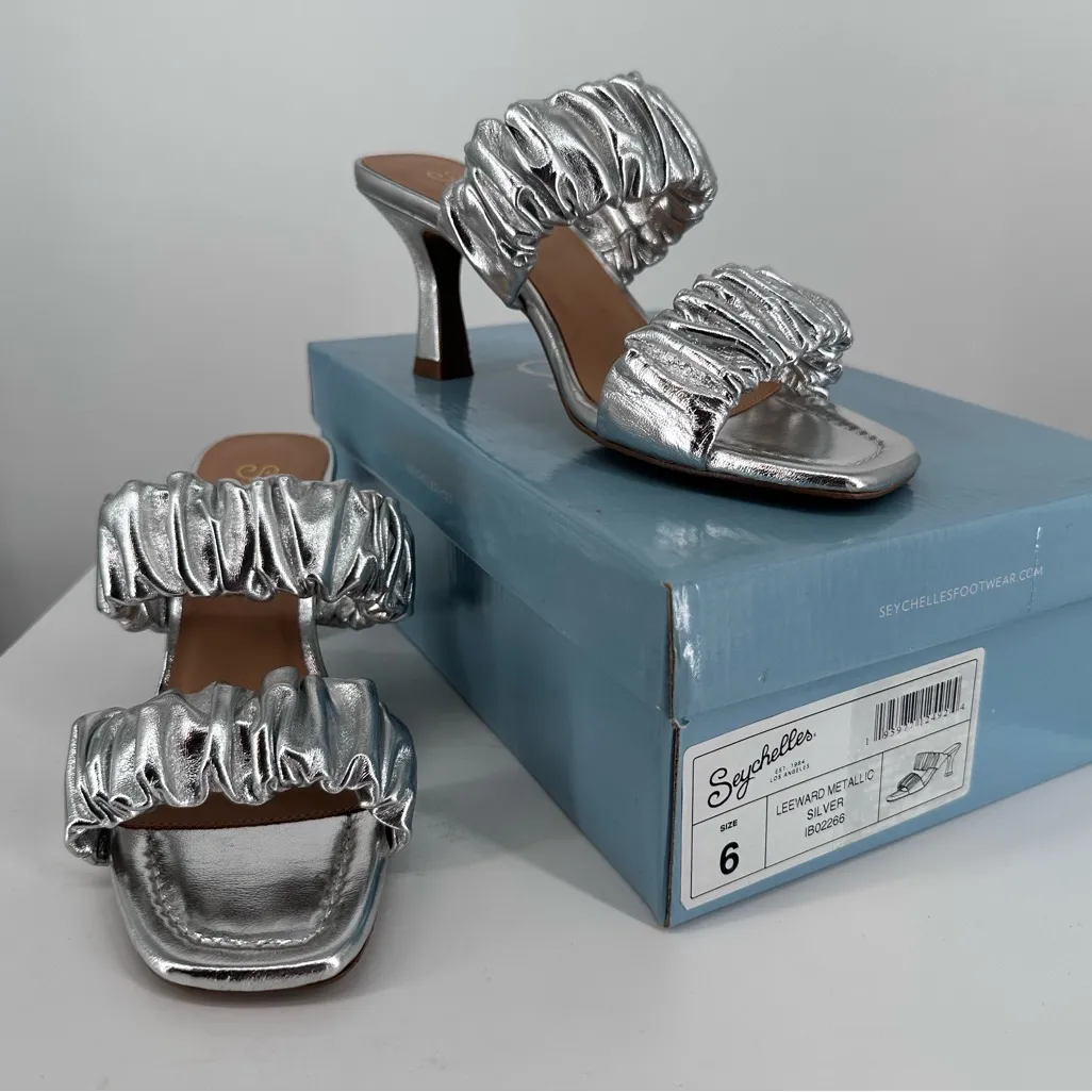 Seychelles Leeward Metallic Sandal Silver size 6 Faux Leather Square Toe Heels - Image 3