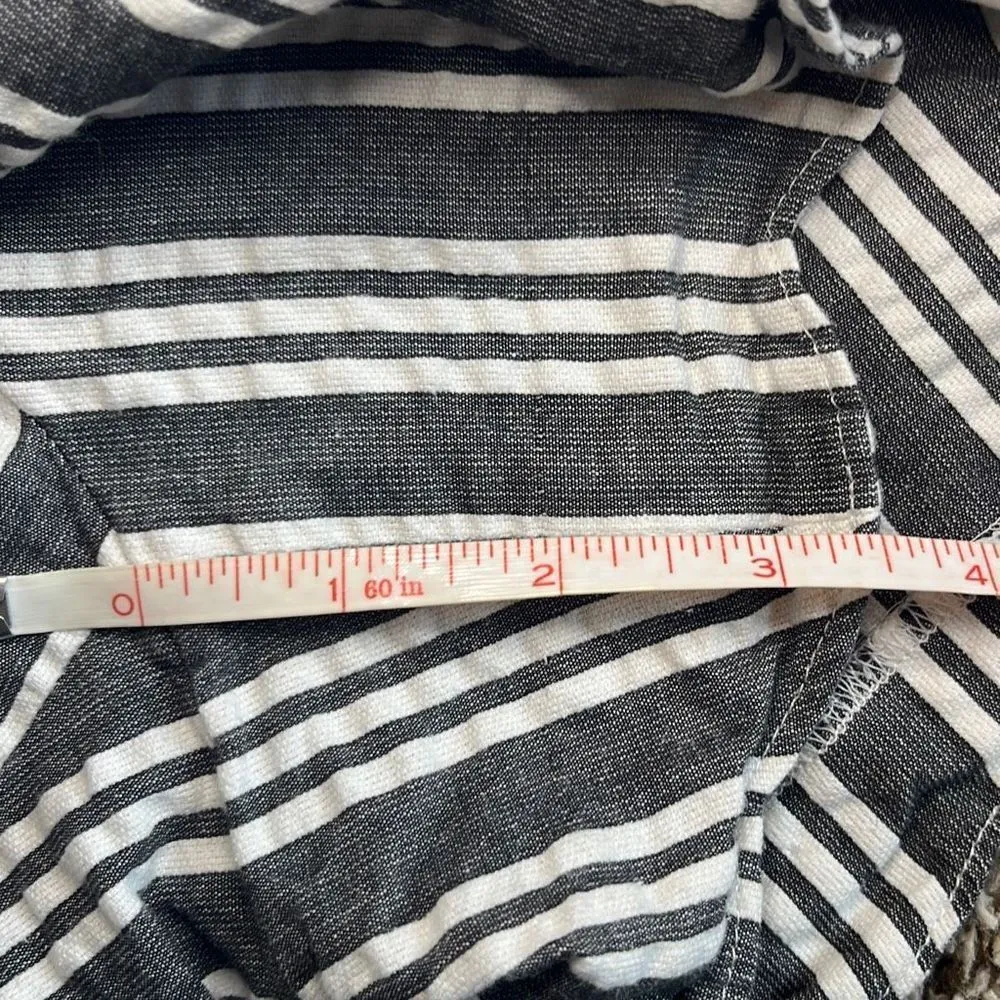 EUC Gray White Stripe Scallop Hem Shorts - Image 7