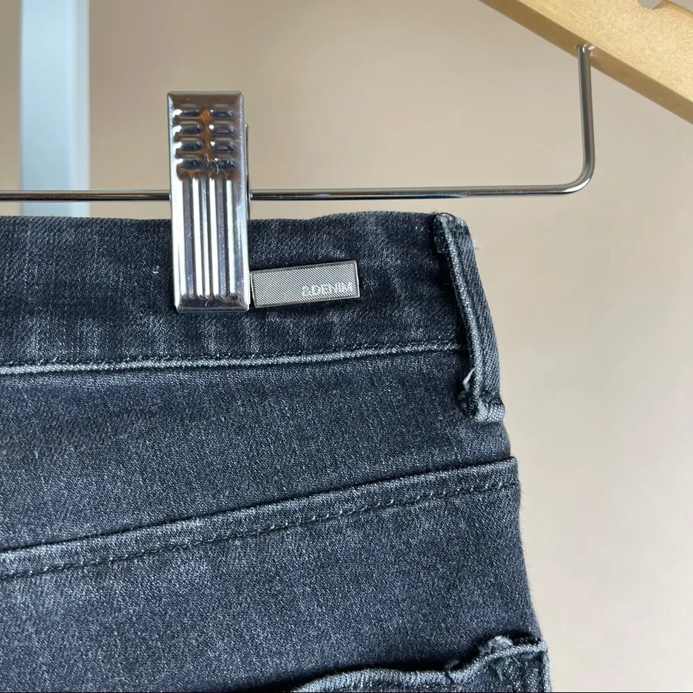 H&M High Waist 360 Stretch Size 26 Skinny Jeans Grunge Dark Wash - Image 4