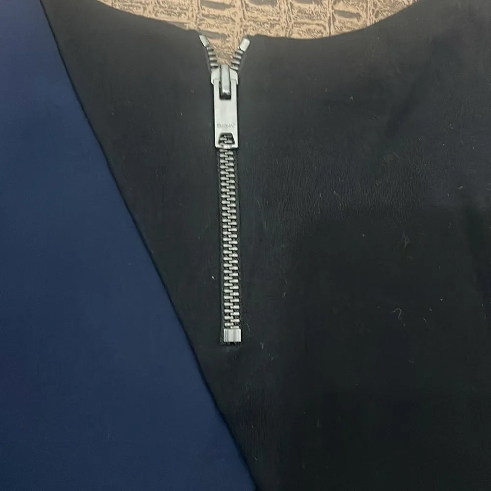 DKNY Blue & Black Embellished Structured Colorblock Top size medium - Image 9