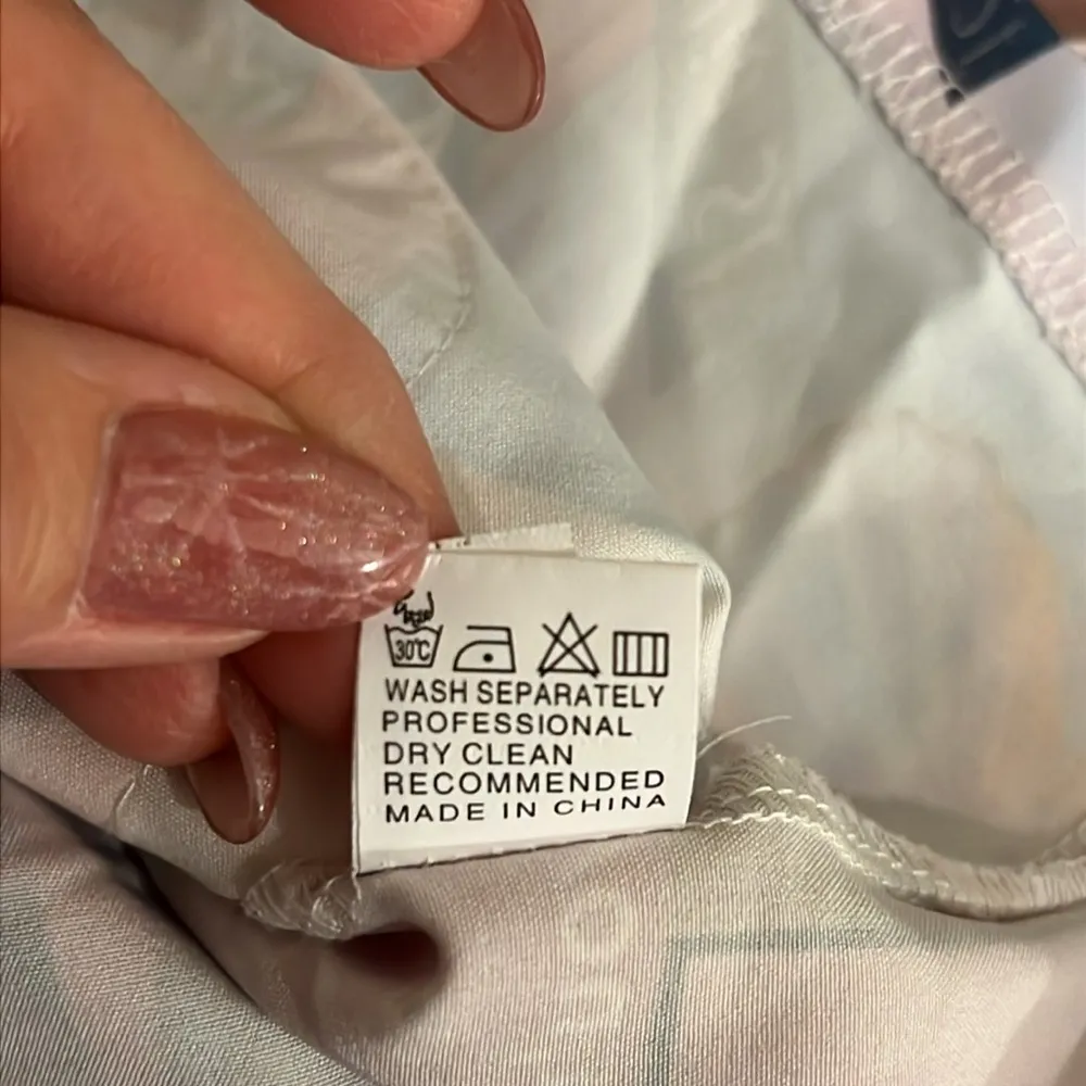 Taylor Swift graphic sleep shirt, fashion buttondown shirt, pink, size M - Image 9