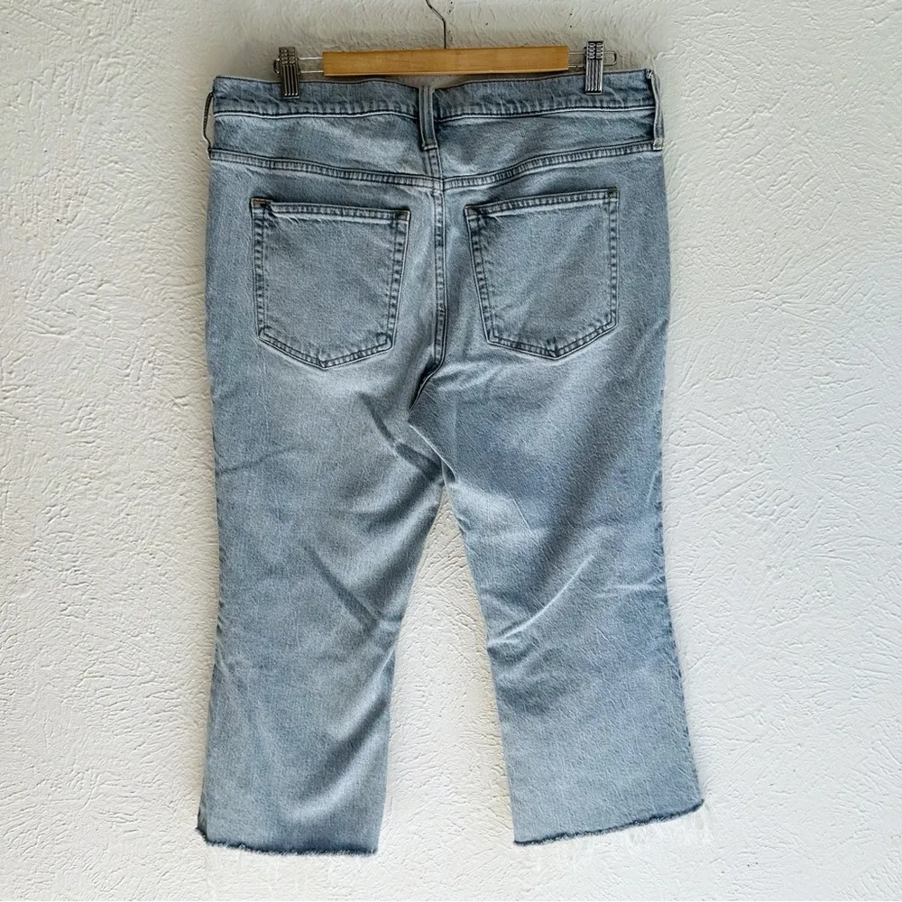 JCREW 9" Demi-Boot Crop Jeans Sz 31P Raw Hem Light Wash - Image 3