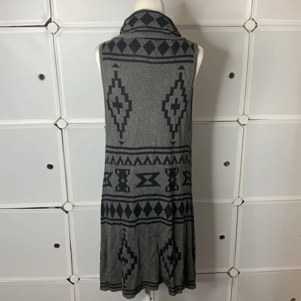 Forever 21 Gray & Black Aztec Tribal Print Sleeveless Cardigan One Size - Image 3
