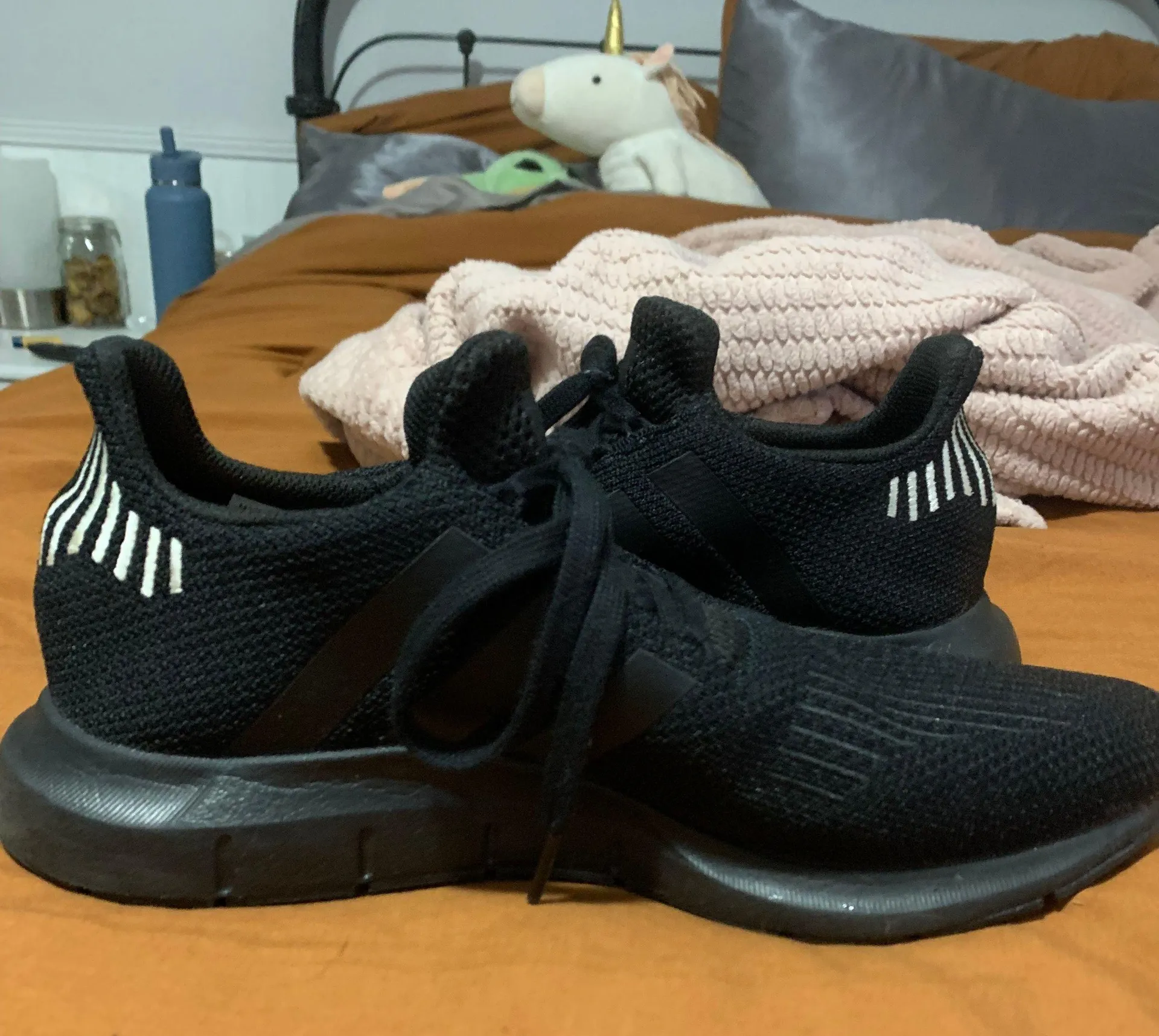 Adidas Tennis Shoes - Image 3