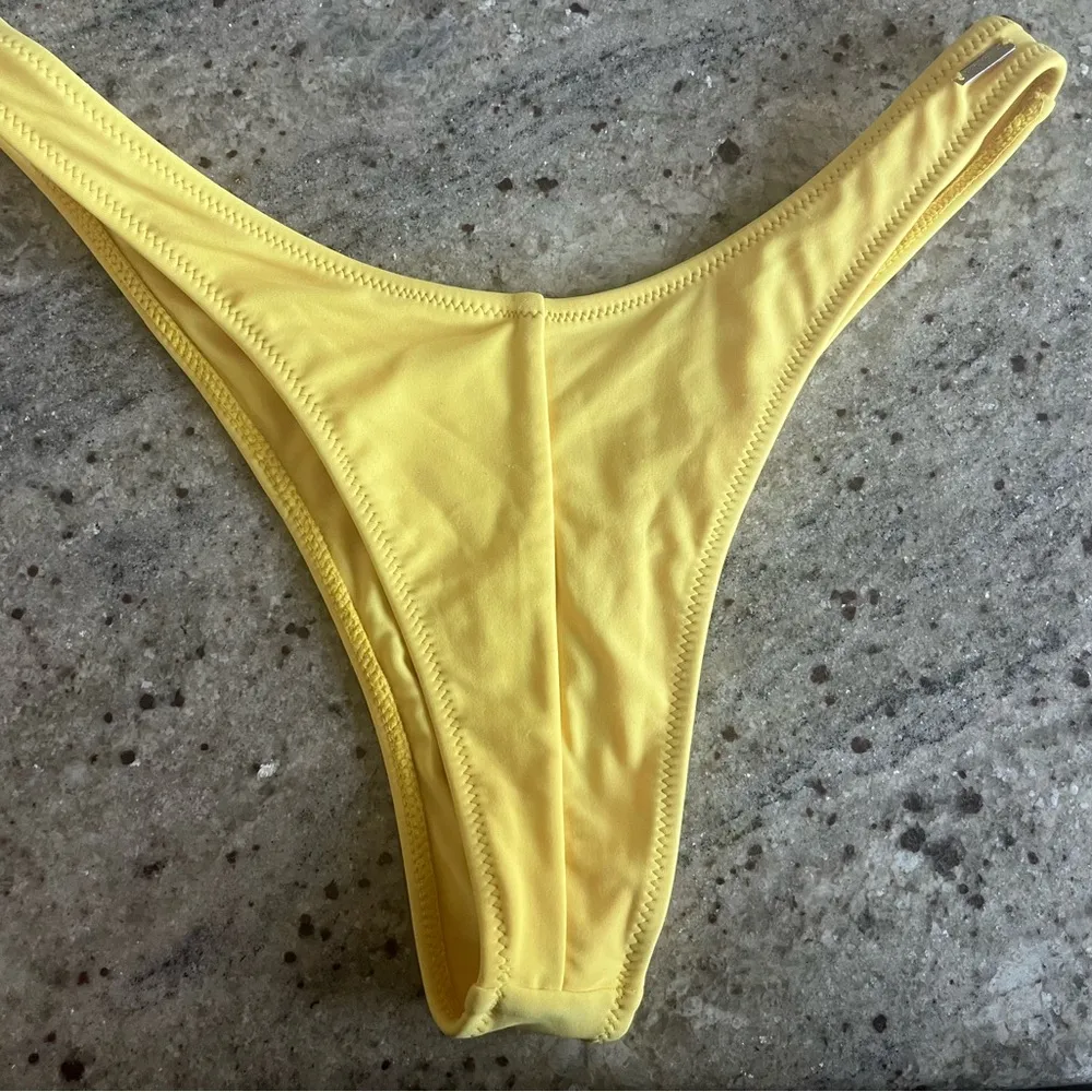 White Fox Belmont Bottom Yellow - Image 3