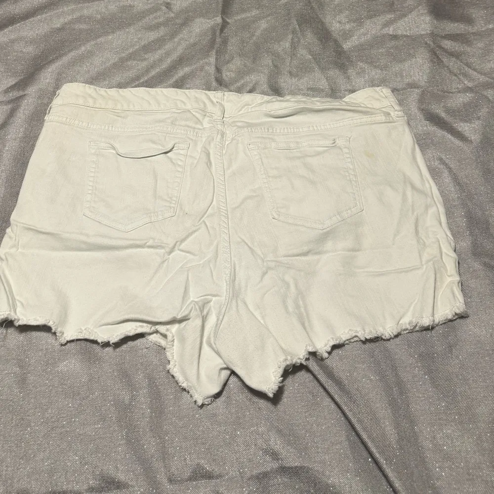 Torrid Women's Cream Jean Shorts - Image 2