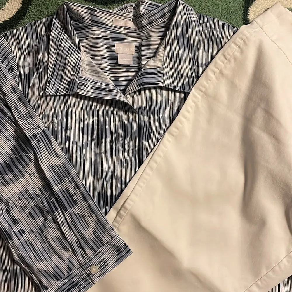 Chicos Set Blue White 1/4 Sleeve Tunic Top and White Crop Pants Size 2 (12/14) - Image 2