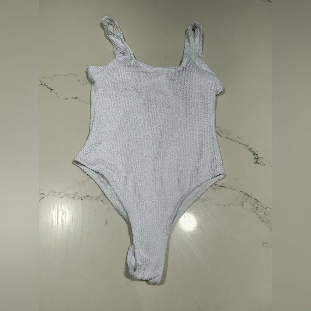 NEW One Piece Swimsuit Ribbed Swimwear Scoop Neck Low Back M White Size M - Image 4