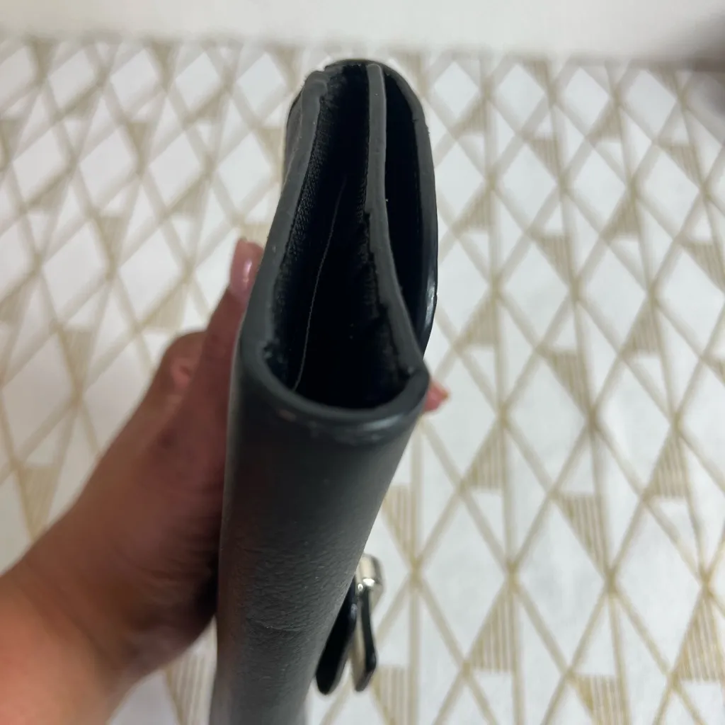 Coach Black and Cream Leather Clutch Wallet - Image 5