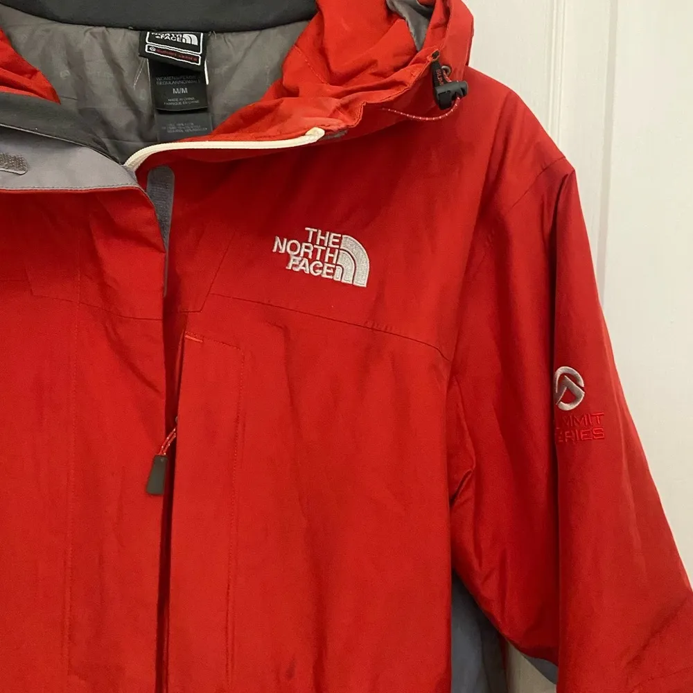 The NorthFace Prima Loft Summit Series Winter Coat in Red & Grey - Image 4
