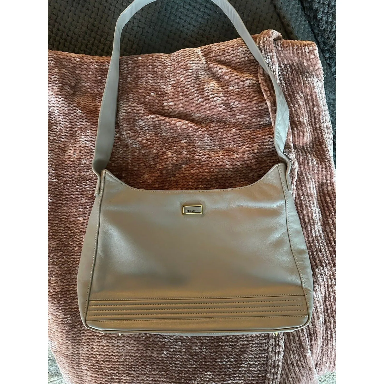 Vintage mint condition Perlina New York genuine leather handbag gold detailing - Image 7