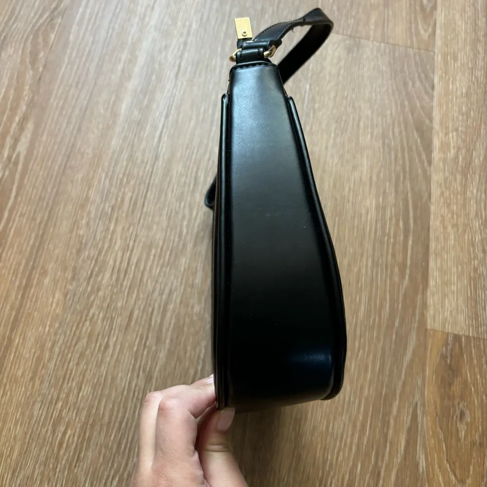 Amazon Black Faux Leather Rounded Mini Bag Fashion Basic Shoulder Bag - Image 4