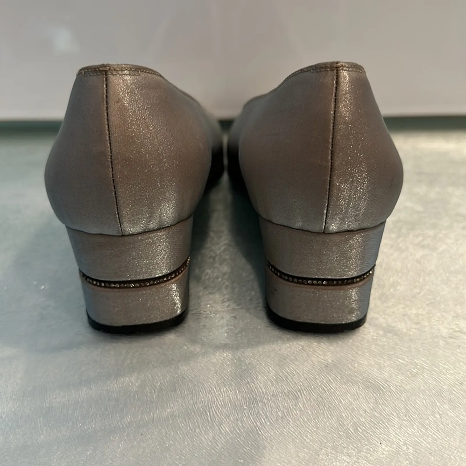 Ferragamo Shoes Vintage Shiny Nude Granny Slip On Heels Size Women's 7 - Image 3