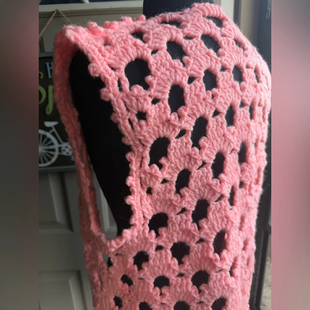 Vintage handmade 70/80s pink crochet open weave tunic vest, one size - Image 9