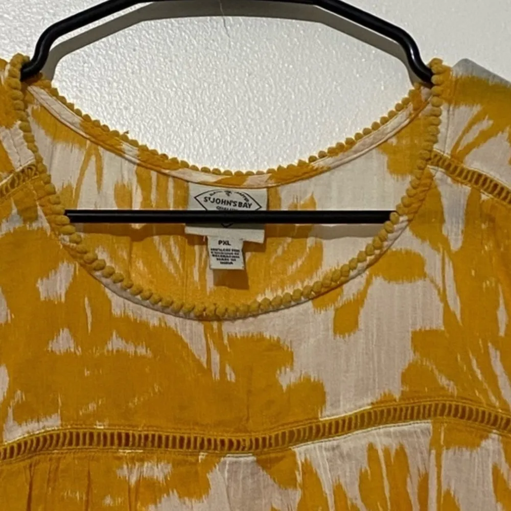 St. John’s Bay yellow and white tropical blouse. Oversized and flowy - Image 5