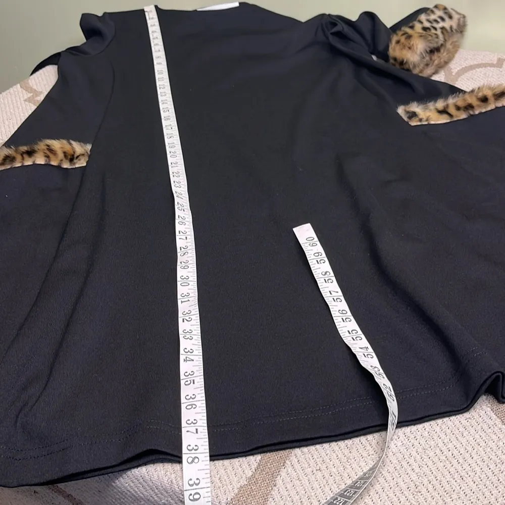 Sara Campbell black short sleeve fur trim cheetah front pockets swing dress Size L - Image 5