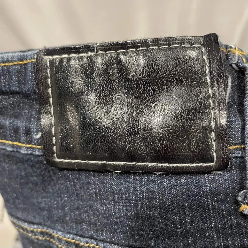 Cute dark denim capri jeans silver embroidered back pockets stretchy Rocawear - Image 11