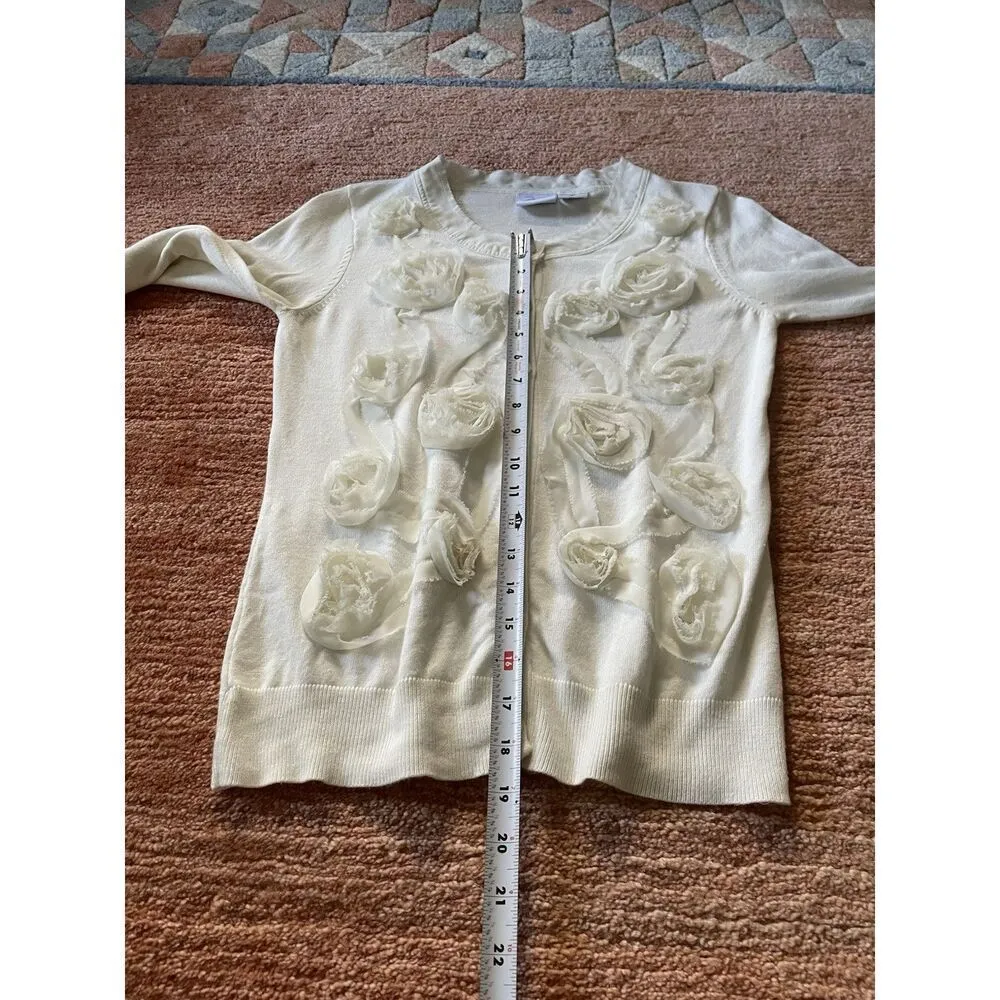 Studio V White Floral Rosette Cardigan XS 3D Applique Button Front Sweater White - Image 5