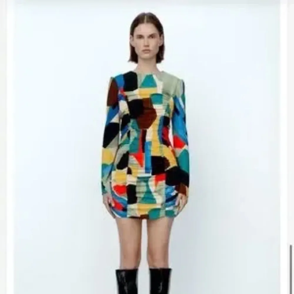 ZARA Abstract Colourful Ruched bodycon Mini Dress long sleeve Bloggers Fave 80s - Image 2