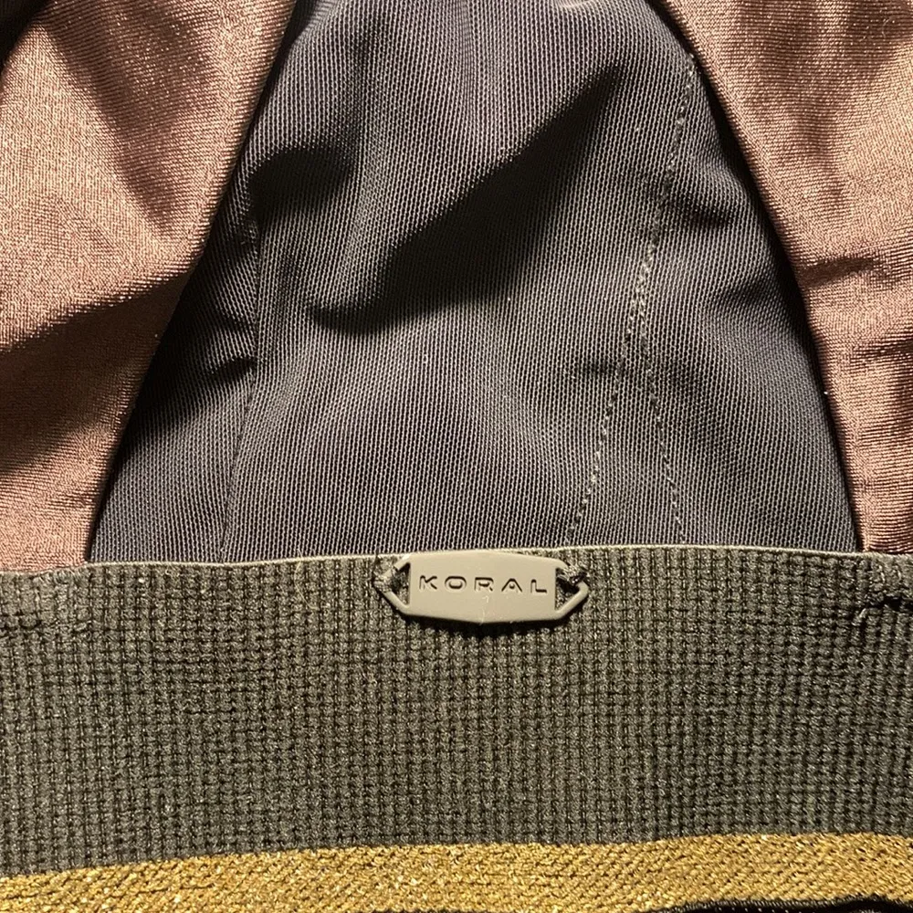 Koral athletic bra no size tag. - Image 3