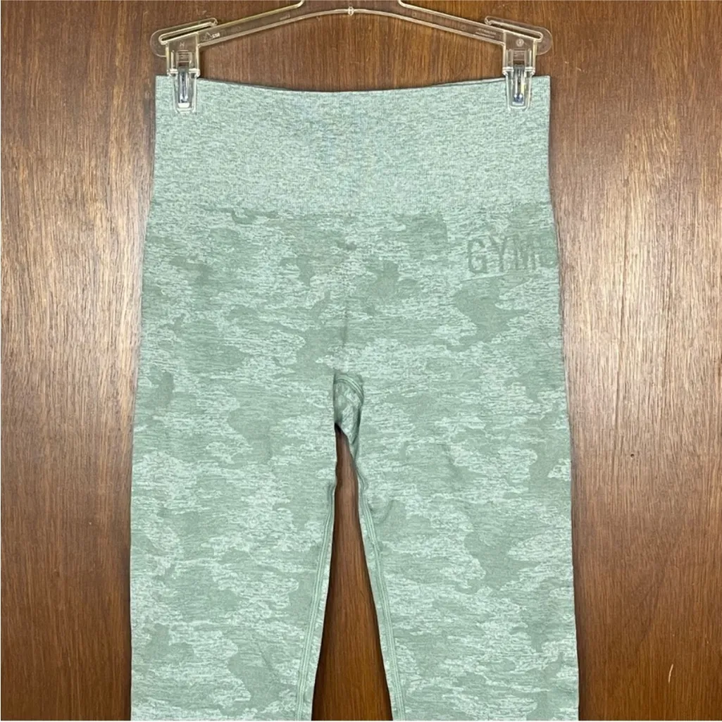 Gymshark Woman’s Scrunch Butt Athletic Green Camo Activewear Leggings Size Small - Image 2