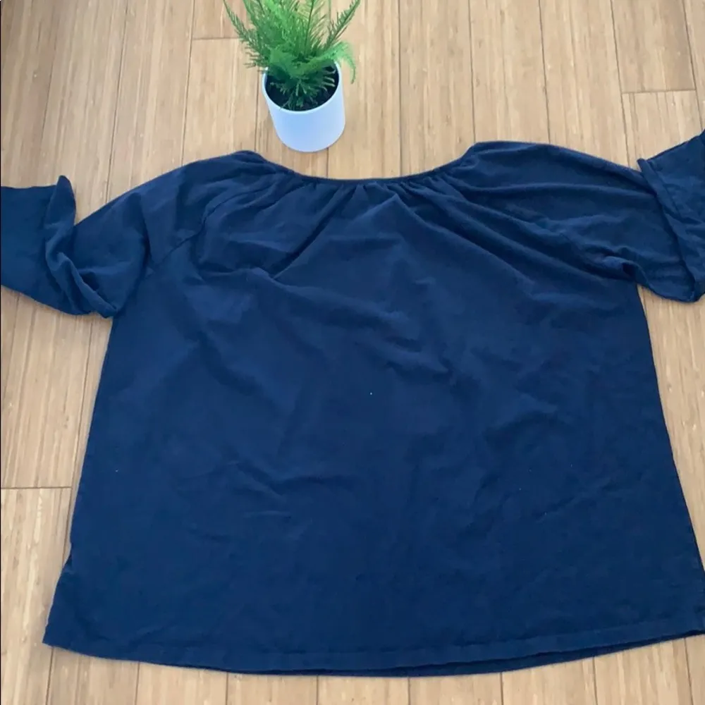 Navy blue 3/4 sleeve Gap maternity shirt - Image 4
