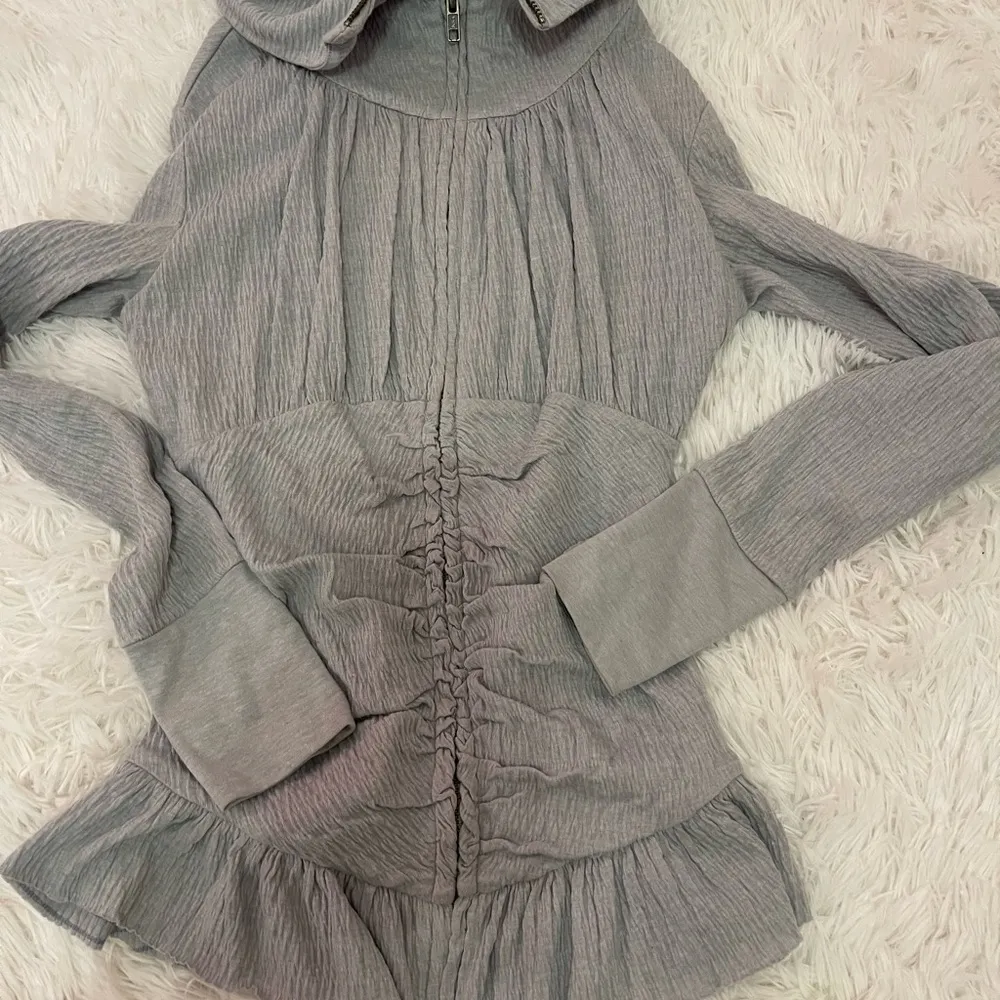 E by eloise (sold at anthropologie) adorable grey zip up sweatshirt size S - Image 2