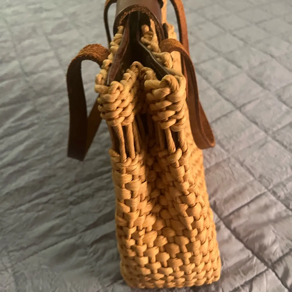 Etienne Aigner vintage 60’s straw tote/satchel handbag with signature maroon - Image 4