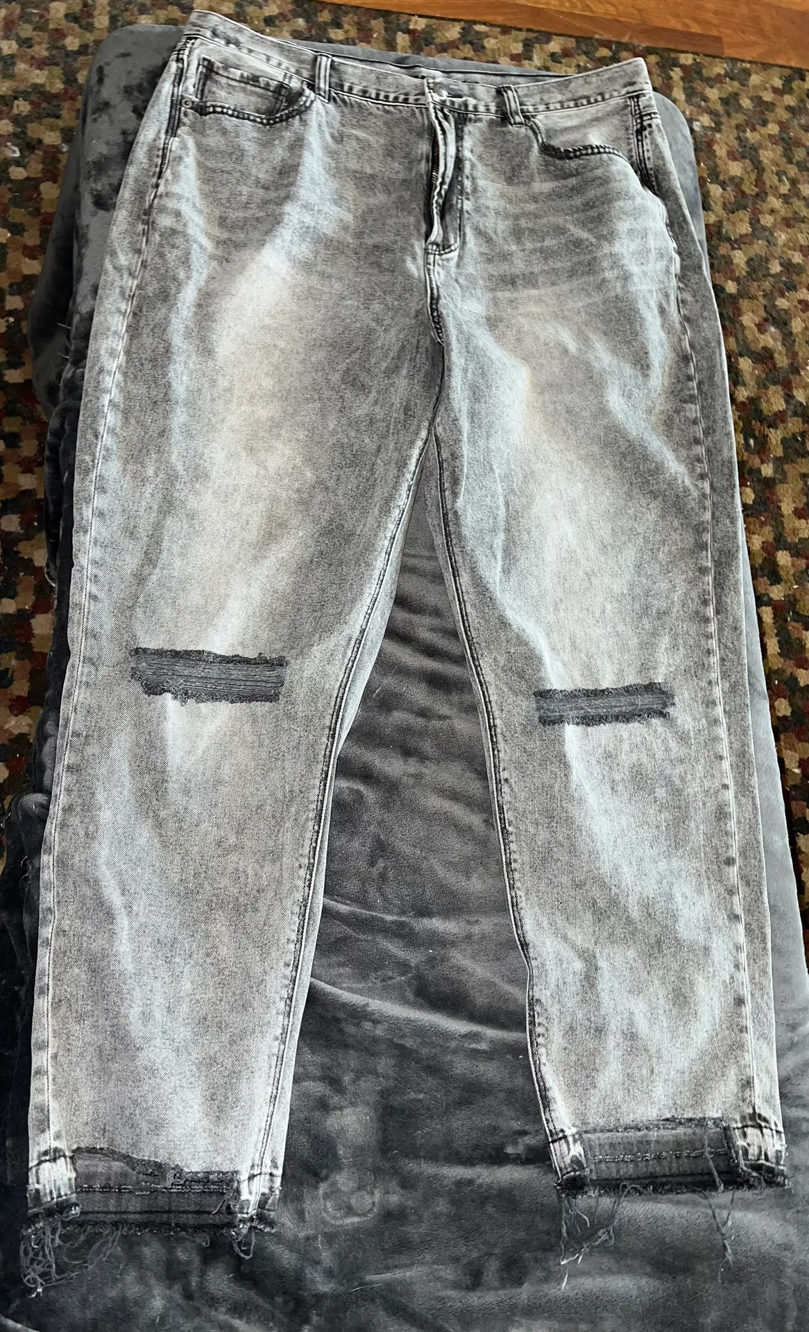 Ripped Mom Jean - Image 14