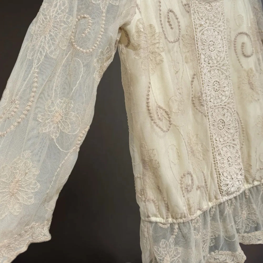 Y2K DRESS BARN Lace Romantic Whimsical Cream Floral Embroidered Blouse Sz M Top - Image 2