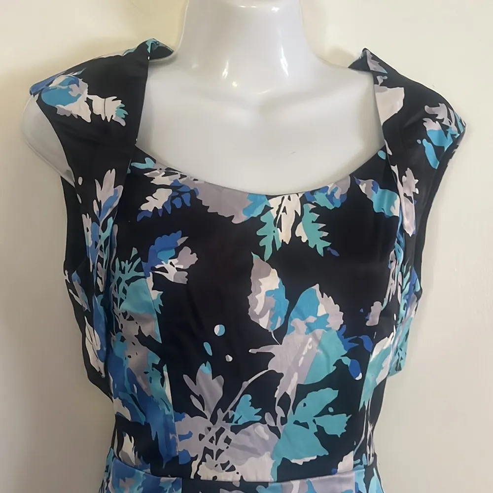 Overlap shoulder detail dress Size 4 - Image 3