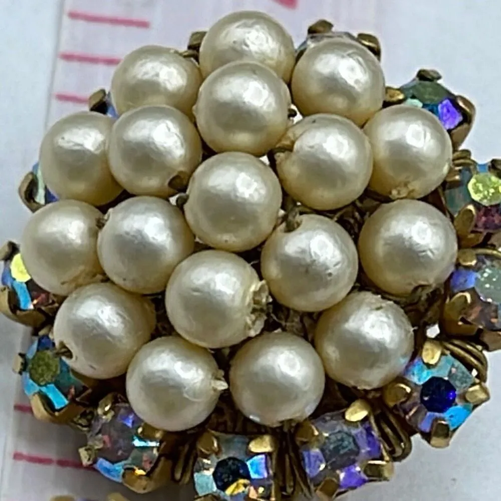 Elegant vintage clip earrings with faux pearls and stunning Aurora Borealis bead Gold - Image 9