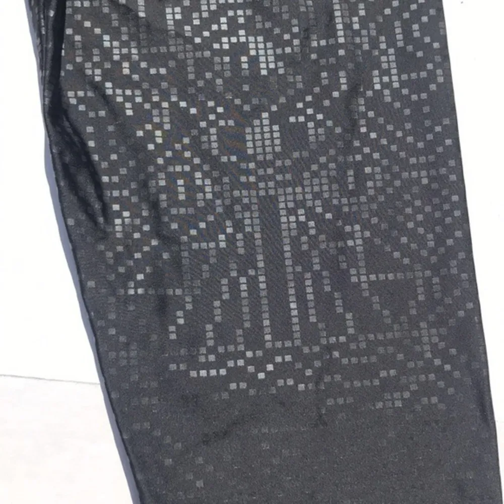 Onzie Black Crop Leggings with Gray Dot Print - Image 7