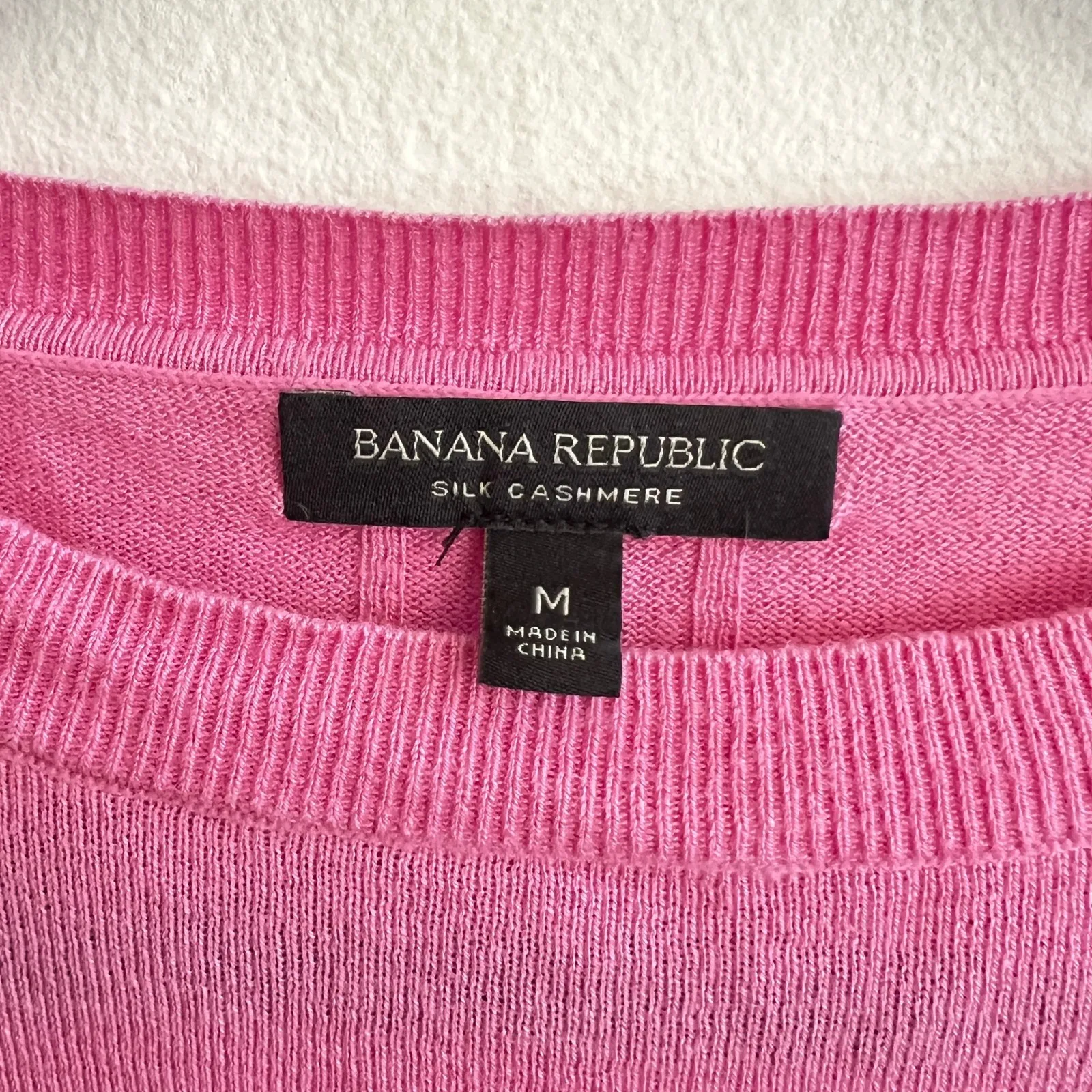 Banana Republic Pink Cashmere Sweater Coquette Classic Soft Girl Preppy Medium - Image 4