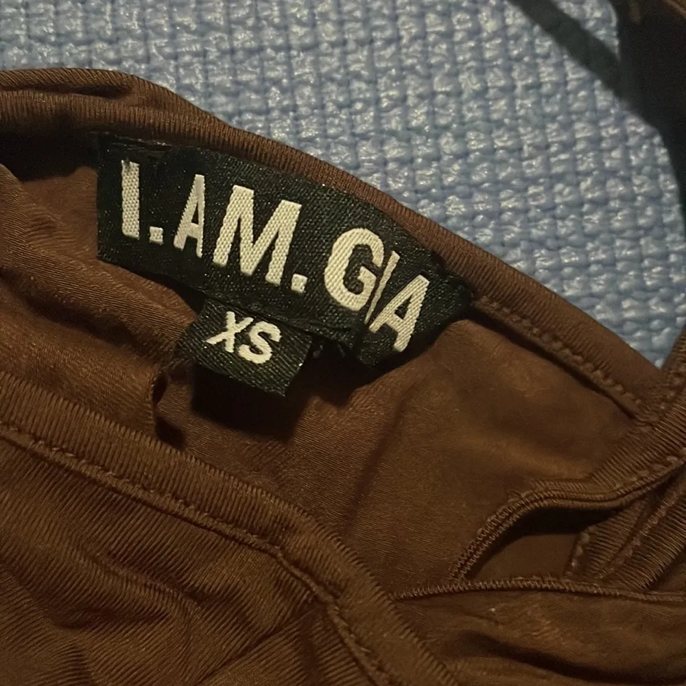 NWOT I.am.Gia I am Gia halo crop ruched detail tank top chocolate brown xs - Image 4